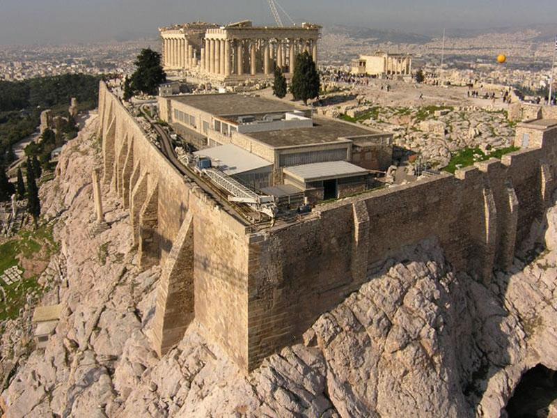 Καύσωνας: Η Αθήνα φλέγεται – «Σαχάρα» το κέντρο της πόλης