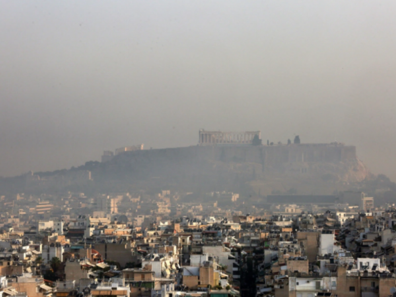 Φωτιά στη Βαρυμπόμπη: Αποπνικτική η ατμόσφαιρα στην Αθήνα (εικόνες)