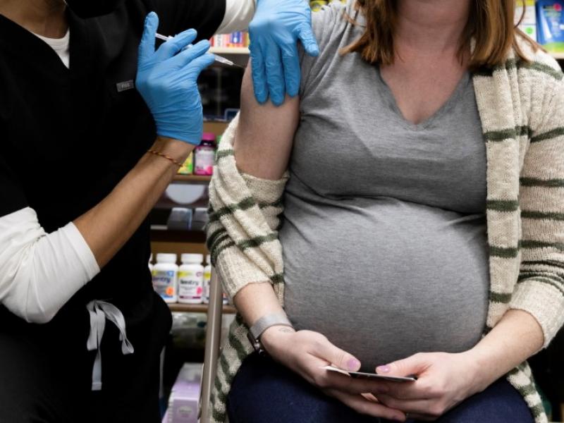 Κορονοϊός: Αναγκαίος και ασφαλής ο εμβολιασμός των εγκύων