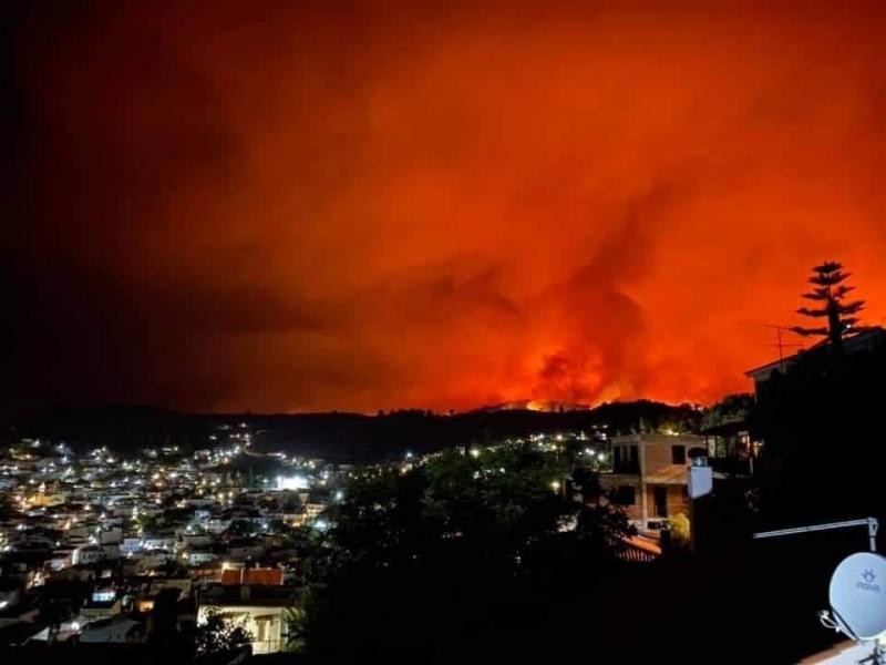 Μαίνεται η πυρκαγιά στην Εύβοια - Δύσκολη η νύχτα