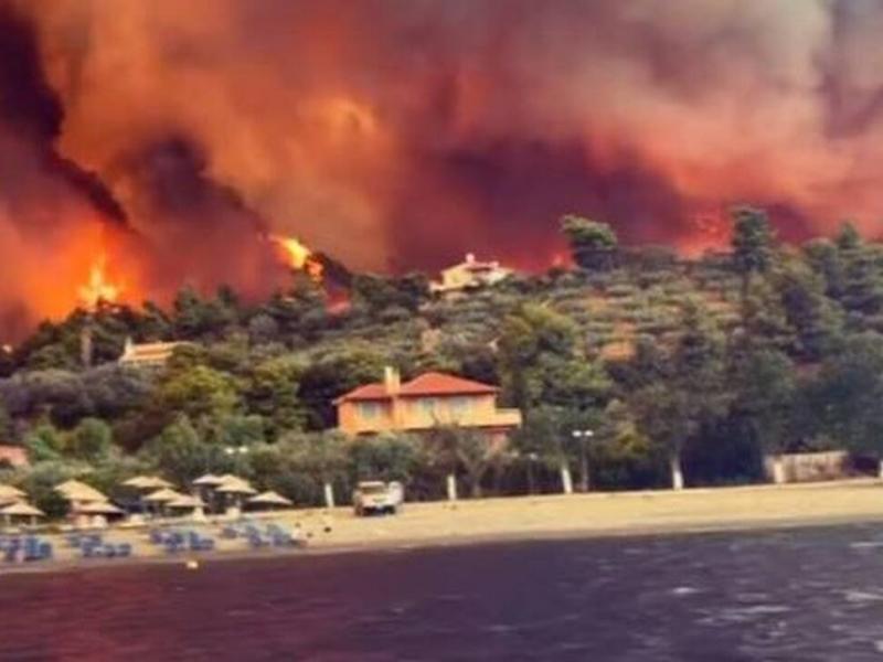 Εύβοια: Τρία τα μέτωπα της πυρκαγιάς-«Είναι μία τιτάνια μάχη»