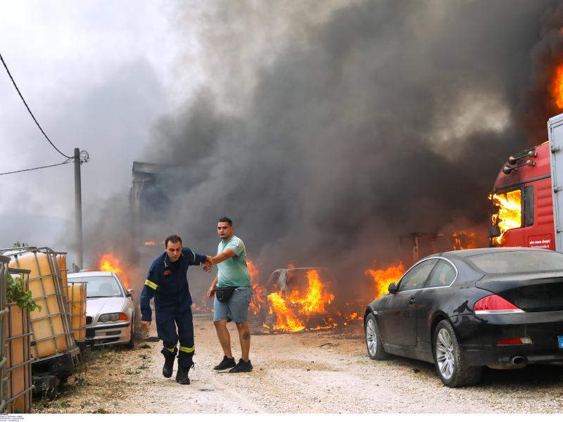 Φωτιά στην Εύβοια: Εκκενώνεται το χωριό Ασμήνιo