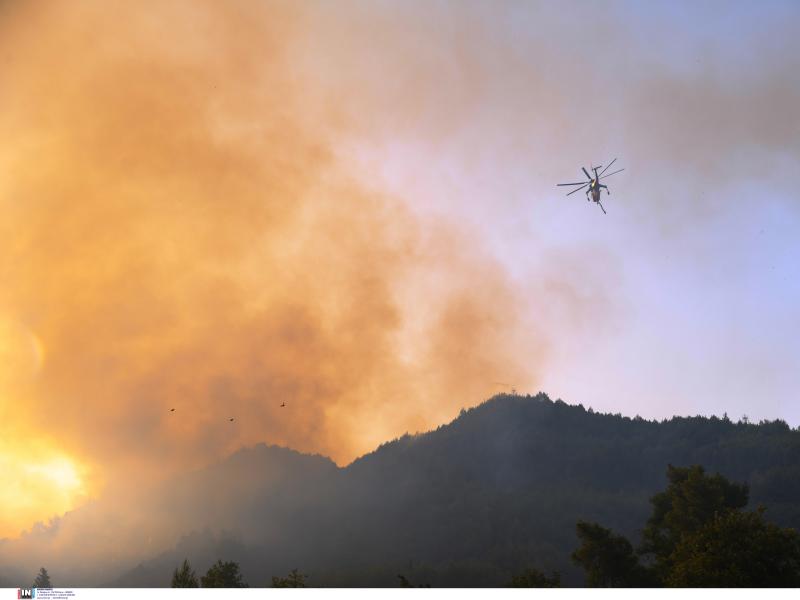 Κρίσιμες ώρες για την Εύβοια - Ανεξέλεγκτη η φωτιά