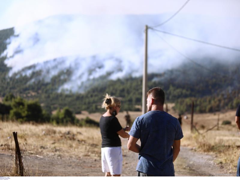 Φωτιά στα Βίλια: Εκκενώθηκε γηροκομείο - Θετικοί στον κορονοϊό δύο τρόφιμοι