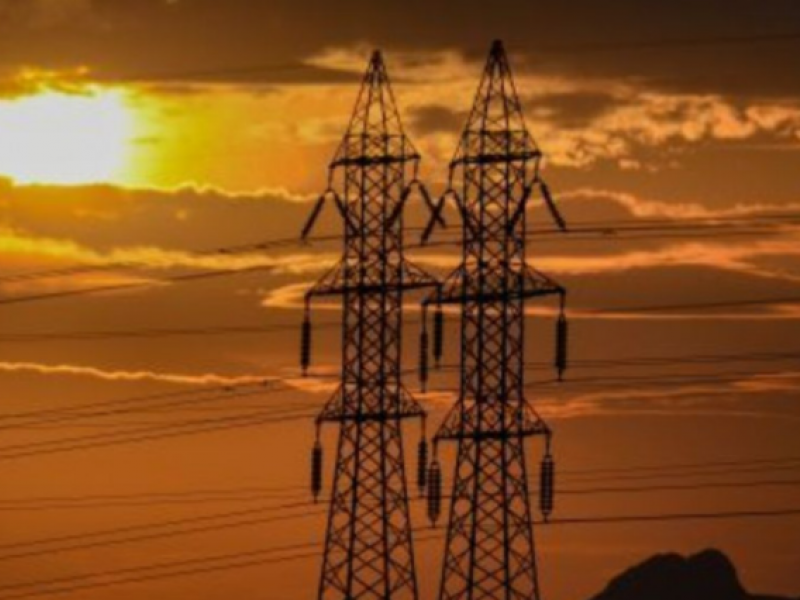 Αττική: Βυθίσεις τάσης ηλεκτρικού ρεύματος λόγω φωτιάς στη Βαρυμπόμπη