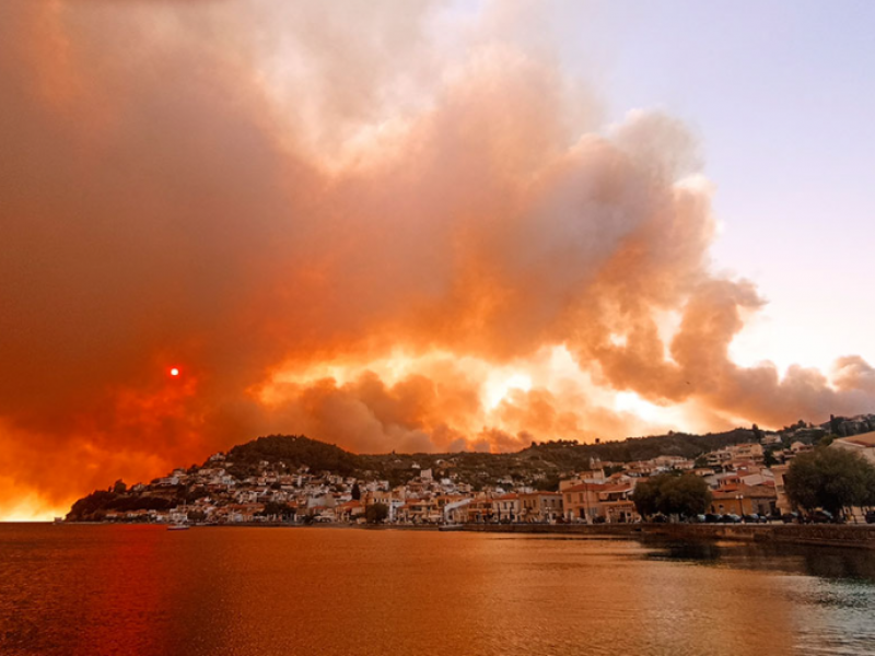 Εύβοια: Ανεξέλεγκτη η φωτιά - Εκκένωση έξι οικισμών | Alfavita