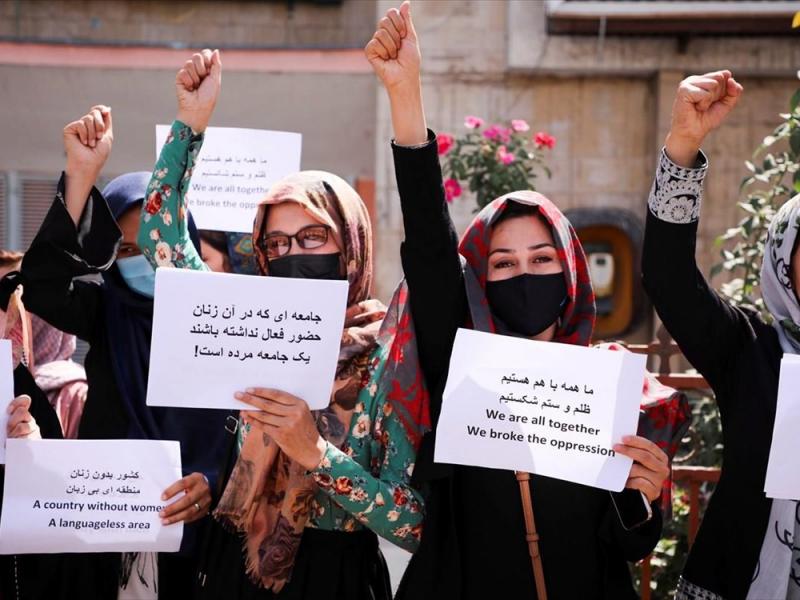 Αφγανιστάν: Διαδήλωση γυναικών για την επίθεση σε εκπαιδευτικό κέντρο