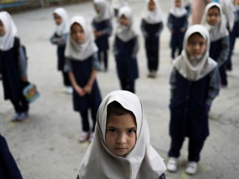 Αφγανιστάν: Η UNESCO ζητά την επιστροφή στις τάξεις των κοριτσιών