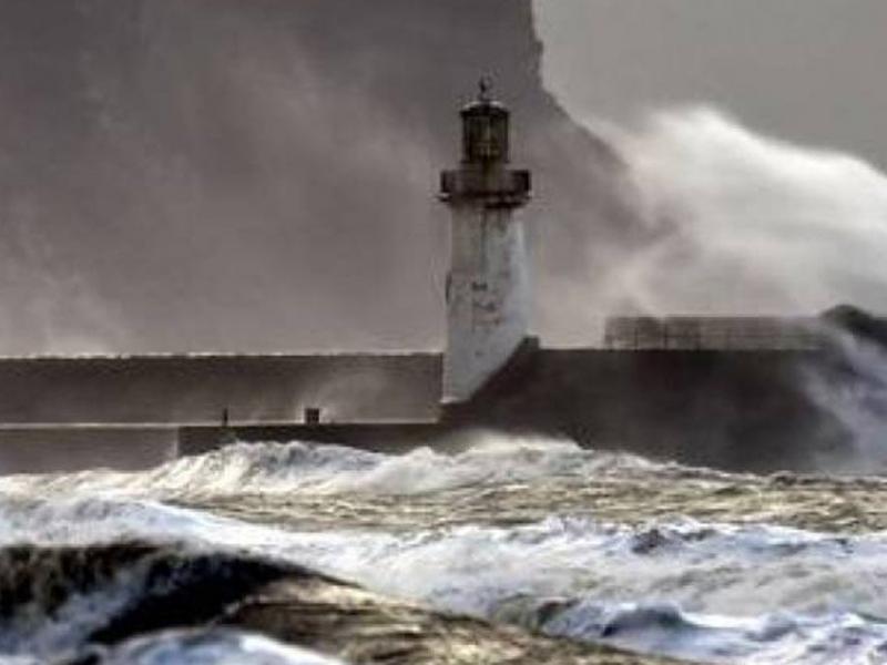 Καιρός: Θυελλώδεις άνεμοι έως 9 μποφόρ - Δείτε πού θα βρέξει 