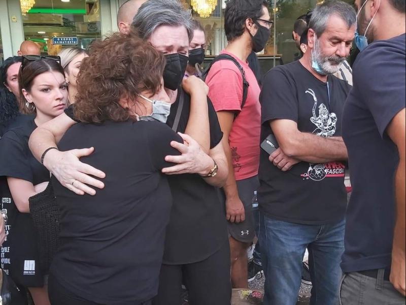 Μια μεγάλη αγκαλιά. Η μητέρα του Παύλου Φύσσα και του Ζακ Κωστόπουλου 