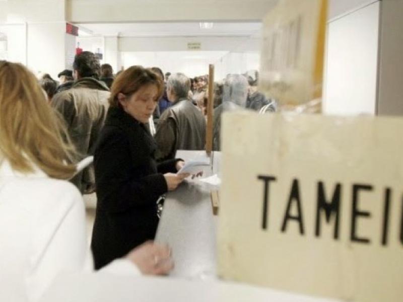 Ποιες μητέρες μπορούν φέτος να βγουν στη σύνταξη πριν τα 62 έτη 