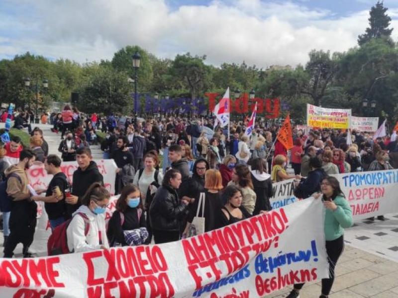 Θεσσαλονίκη - Πανεκπαιδευτικό: Μπλόκο της ΕΛΑΣ στην πορεία των εκπαιδευτικών