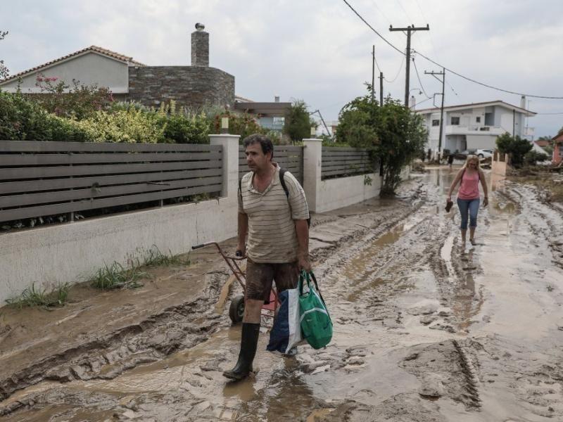 Εύβοια, πλημμύρες, λάσπη, άνθρωποι