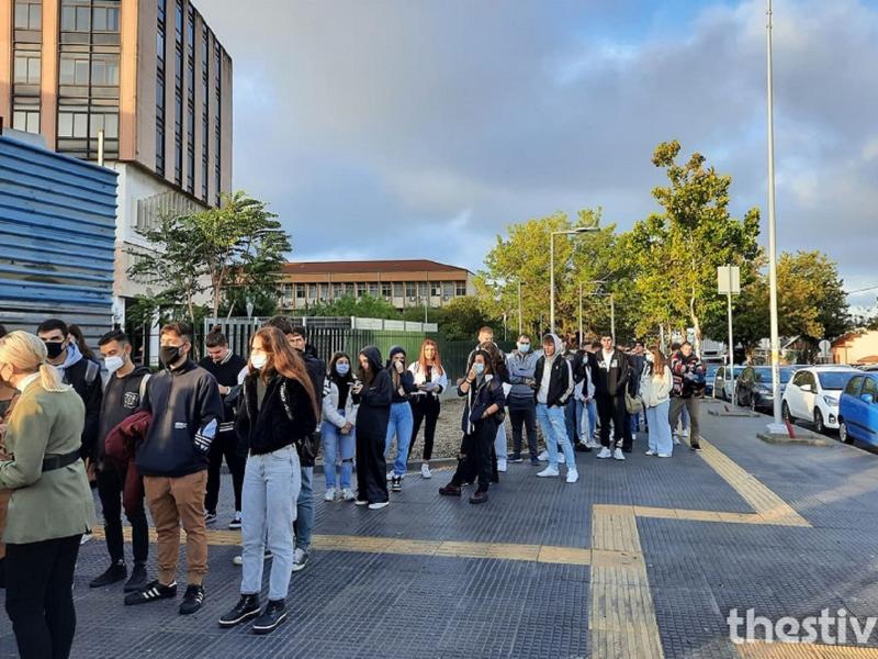 Πανεπιστήμια: Με επίδειξη πιστοποιητικού η είσοδος των φοιτητών – Μεγάλες ουρές στο ΠΑΜΑΚ (Video)