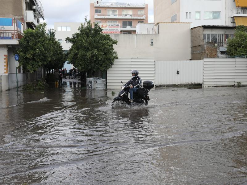 Πλημμύρα στον Κολωνό μετά την κακοκαιρία Μπάλλος