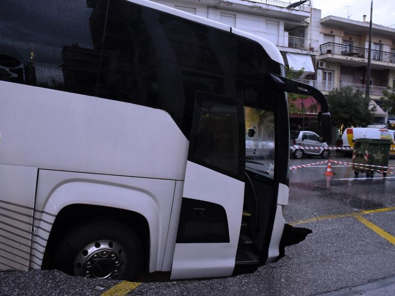 Λεωφορείο στη Θεσσαλονίκη - Κακοκαιρία Μπάλλος