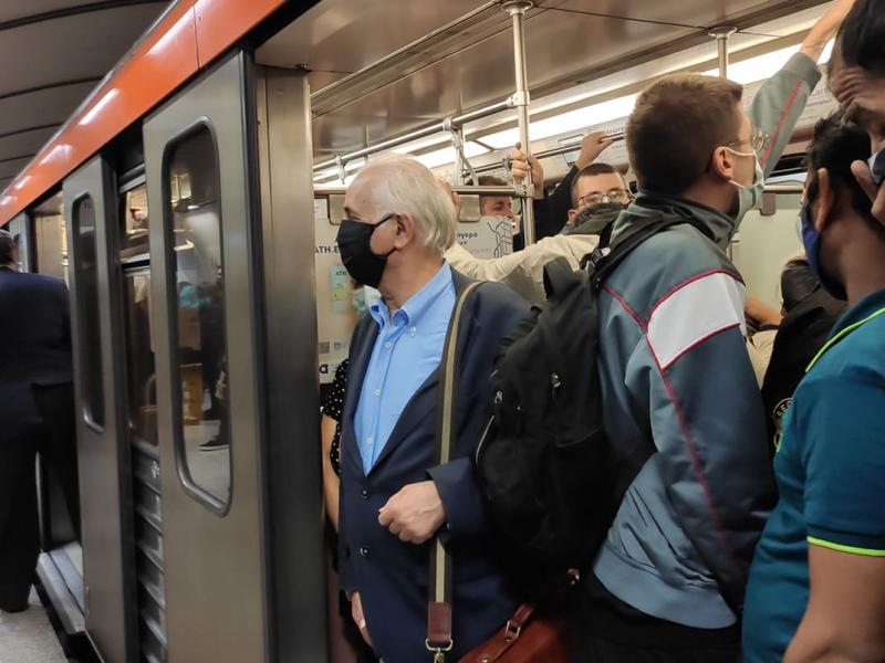 Μικρόβια στο Μετρό: Γιατρός αποκαλύπτει τι κρύβεται στις επιφάνειες με δείγμα από το μετρό (βίντεο)