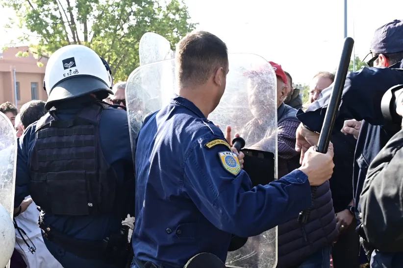 ένταση έξω από το Αττικόν