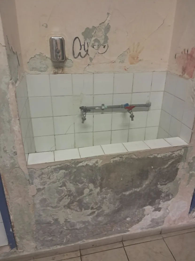 Τουαλέτες στο 16ο Δημοτικό Σχολείο Αθήνας
