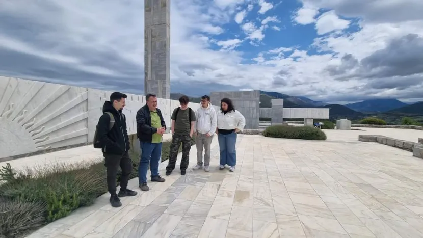 διστομο