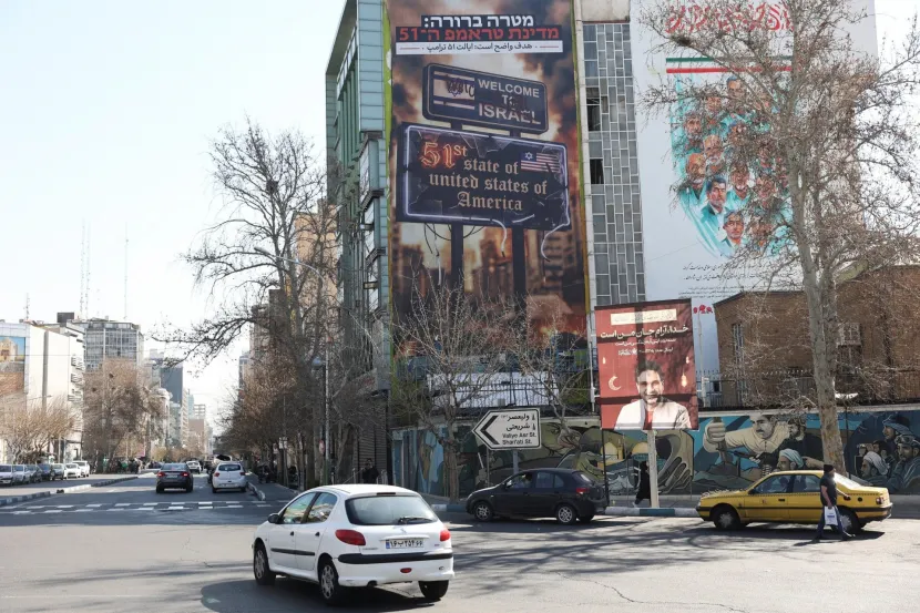 Η Βρετανία αποσύρει προσωρινά το διπλωματικό της προσωπικό από το Ιράν