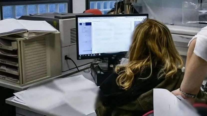 Δημόσιοι υπάλληλοι στο Δημόσιο