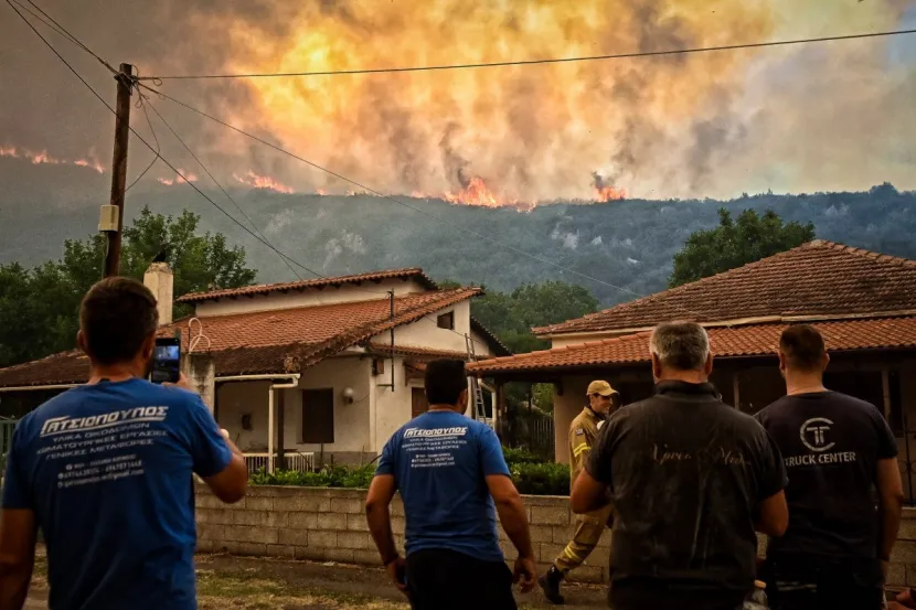 Η φωτιά που σάρωσε από την Τρίτη τον Φενεό Κορινθίας