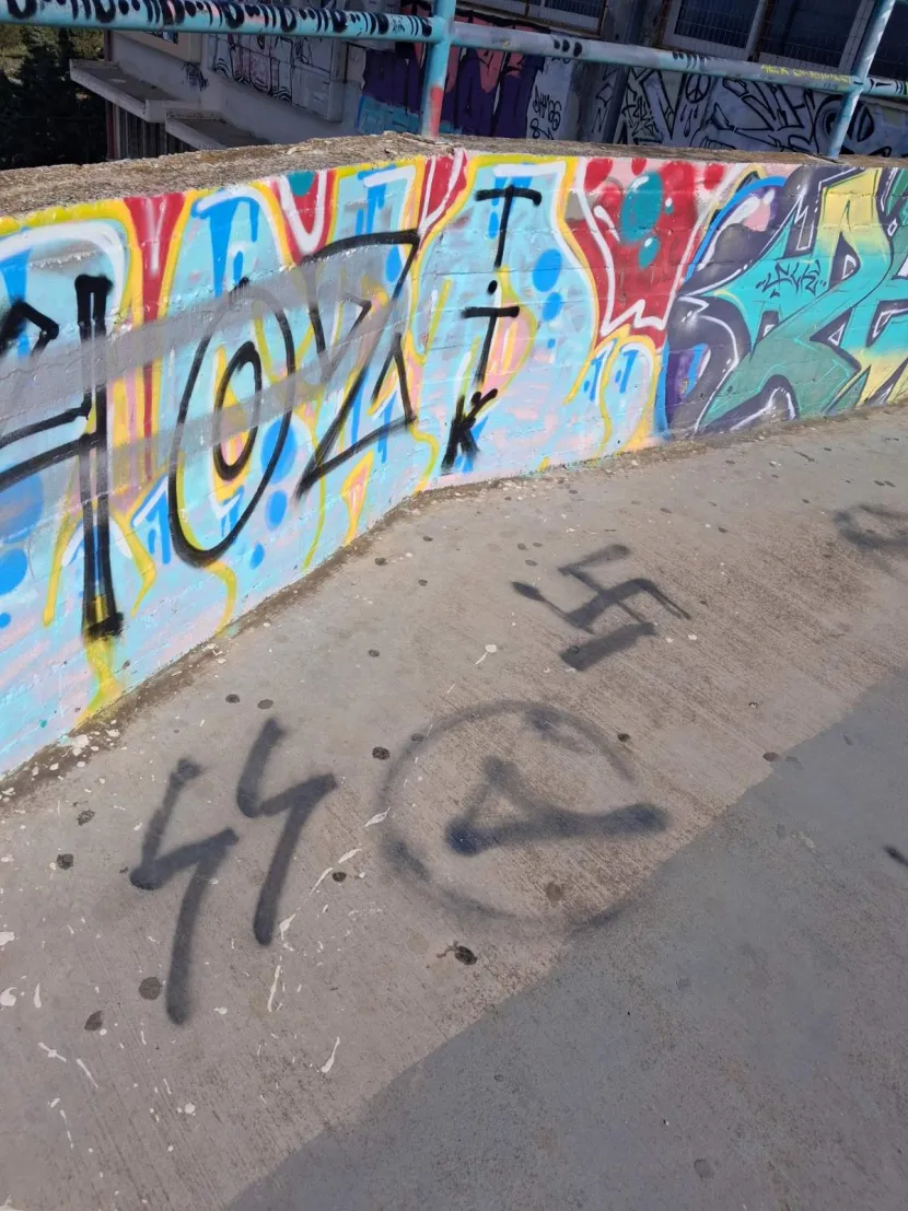 Ναζιστικά συνθήματα στο ΓΕΛ Καρέα