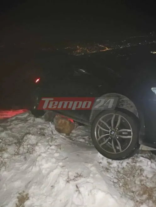 Αυτοκίνητο σε γκρεμό