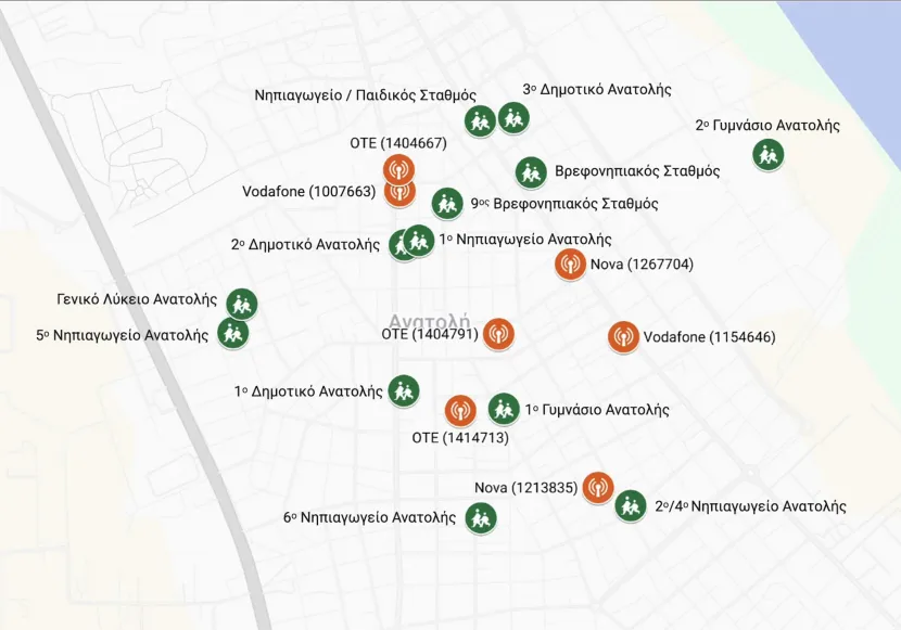 Χάρτης με κεραίες κοντά σε σχολεία