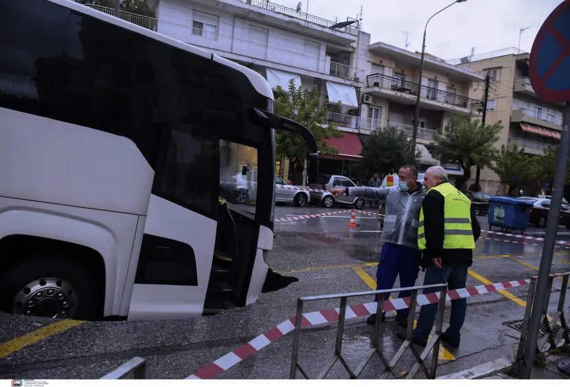 Λεωφορείο στη Θεσσαλονίκη - Κακοκαιρία Μπάλλος