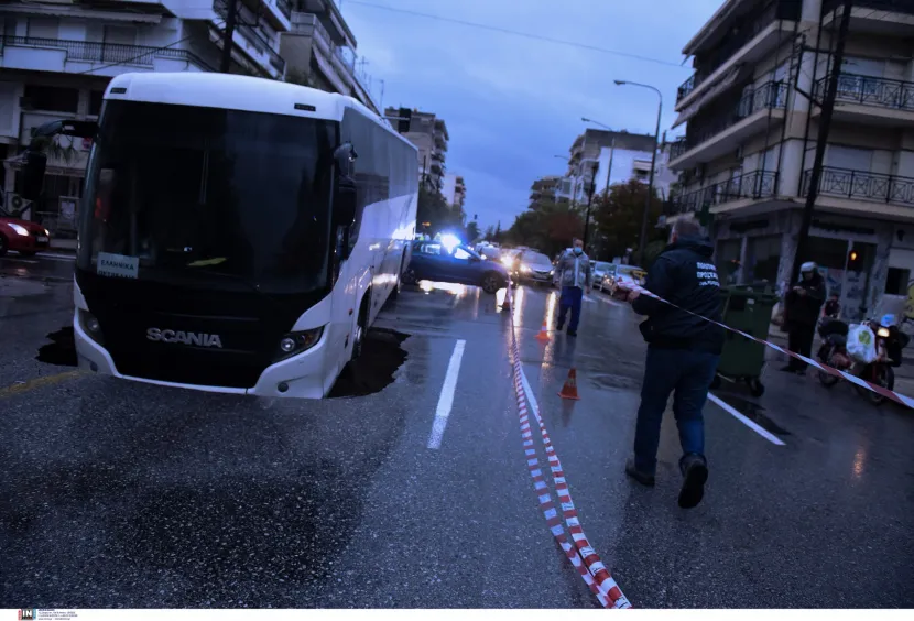 Λεωφορείο στη Θεσσαλονίκη - Κακοκαιρία Μπάλλος