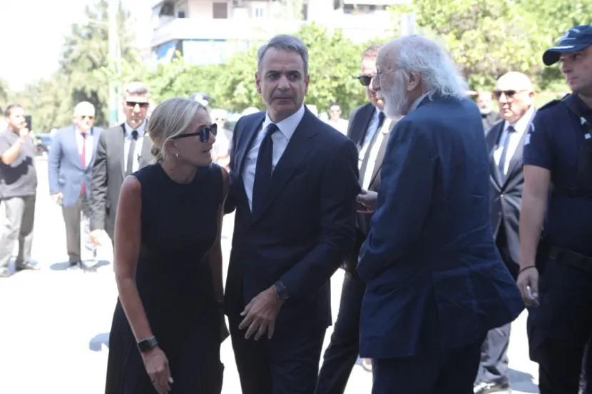 Ο Κυριάκος Μητσοτάκης στην κηδεία της Λένας Σαμαρά
