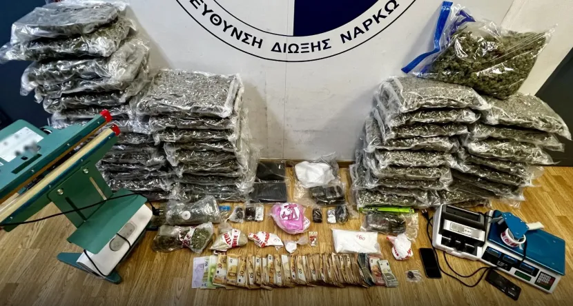 Εντόπισαν ροζ κοκαΐνη σε δύο σπίτια στην Αττική 