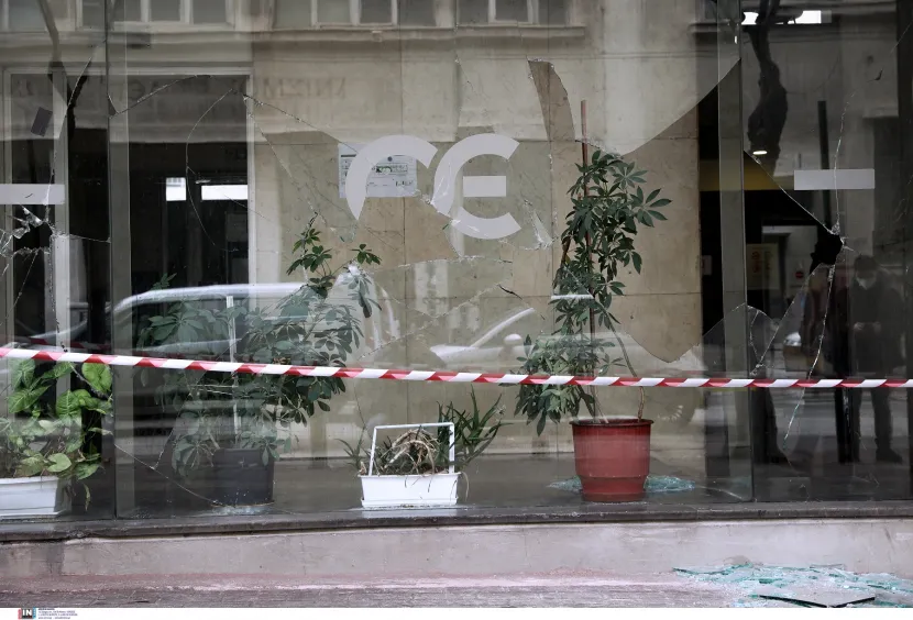 Επίθεση με βαριοπούλες στον ΟΣΕ