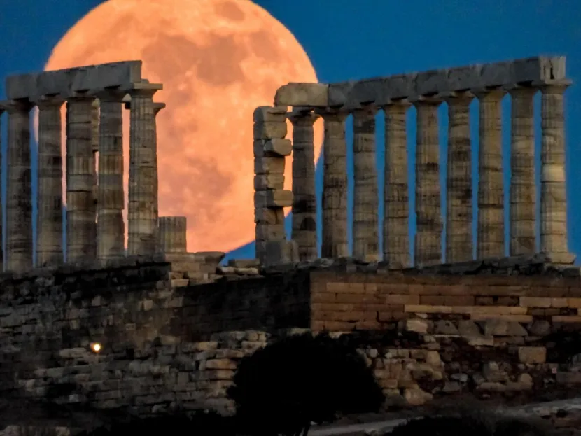 Πανσέληνος της Φράουλας στο Σούνιο