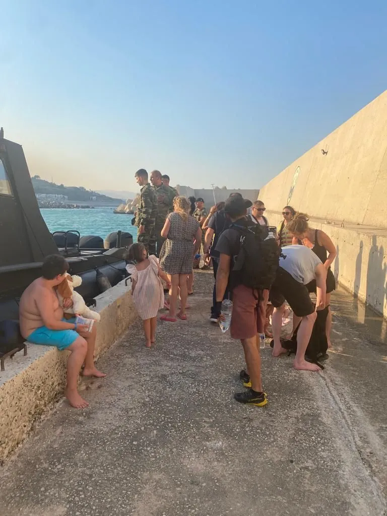 Ρόδος, με τη συνδρομή του λιμενικού σώθηκαν άνθρωποι από τις φλόγες