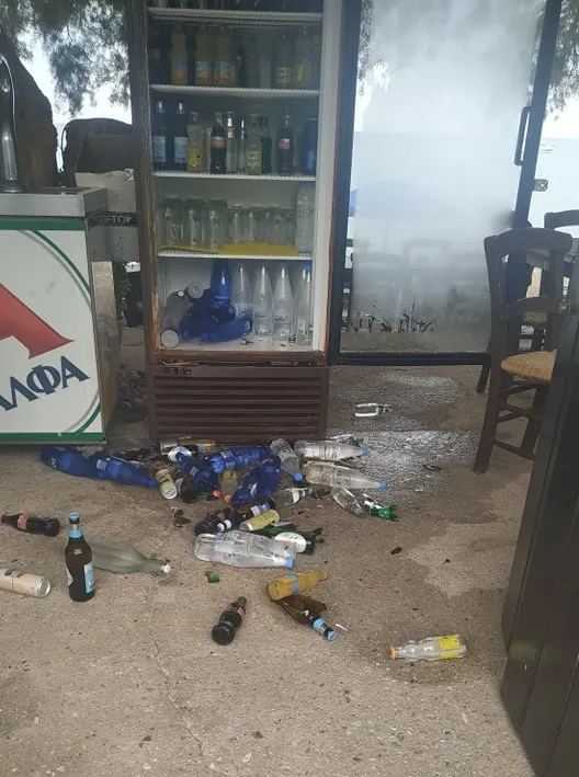 Σπασμένο ψυγείο μετά τον σεισμό στην Κρήτη