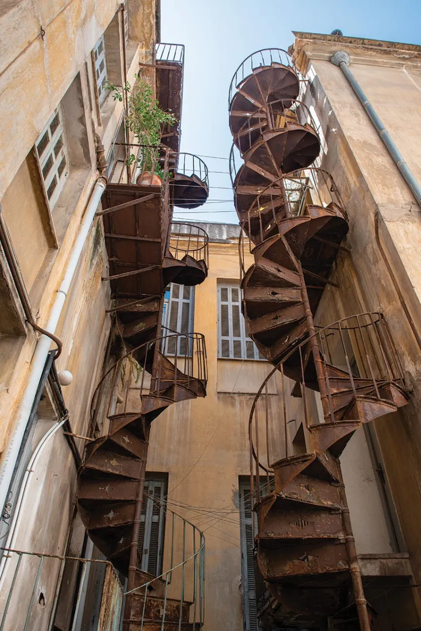 skales palaioteris polikatoikias sthn athina
