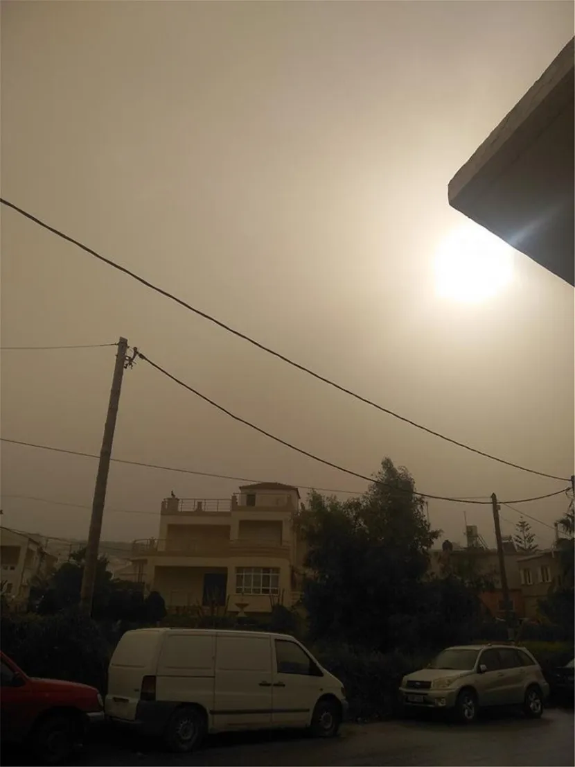 Η σκόνη κάλυψε τον ουρανό