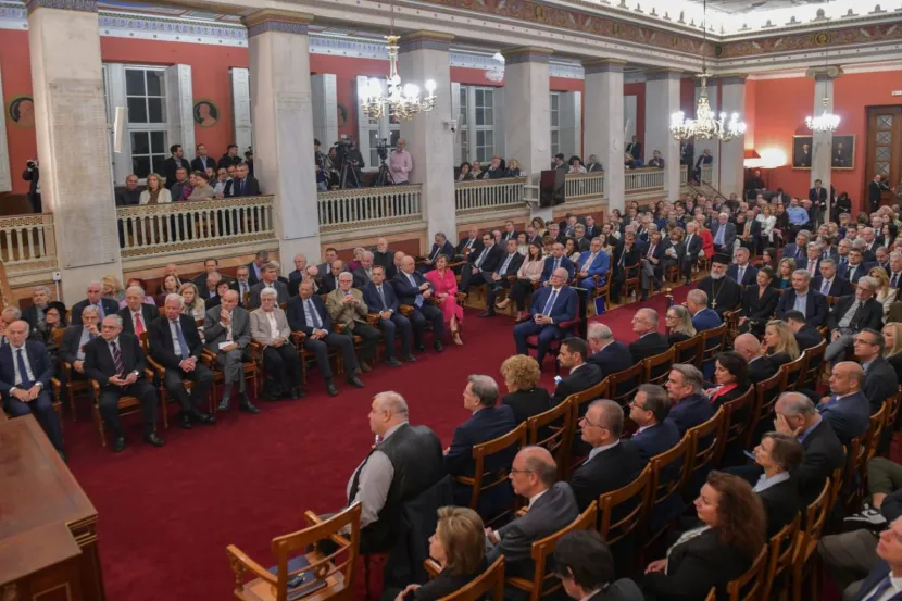 ΕΚΠΑ: Τελετή για τον Γιάννη Στουρνάρα