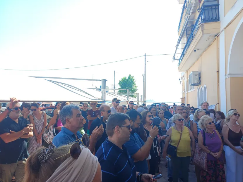 ΕΦΗ ΛΑΖΟΥ