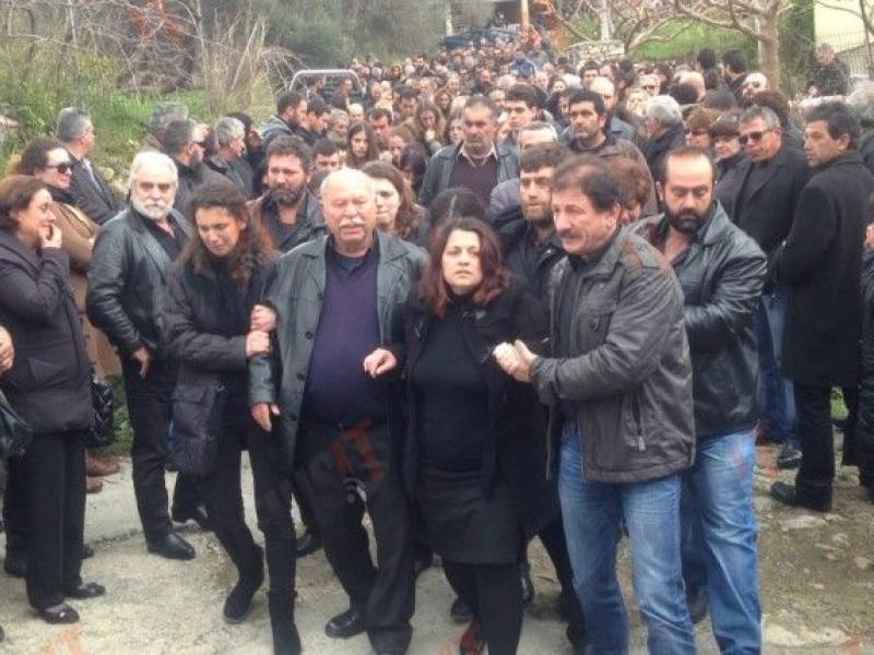 Kalo Paradeiso Baggelh Boyliazei To Selli Gia To Teleytaio Antio Ston Giakoymakh Ypobastazomenh H Mhtera Toy Mantinades Orghs Alfavita