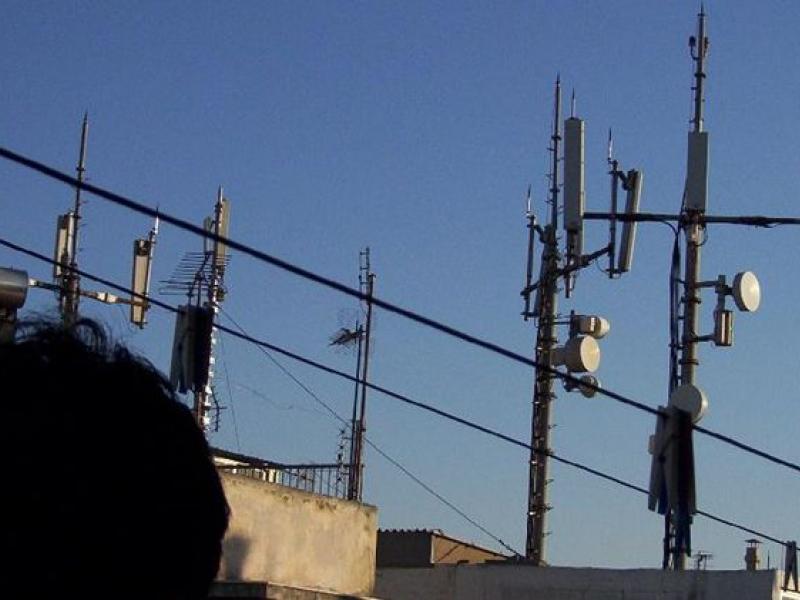 Καλαμαριά: Δέκα κεραίες κινητής τηλεφωνίας στα 500 μέτρα από σχολεία...