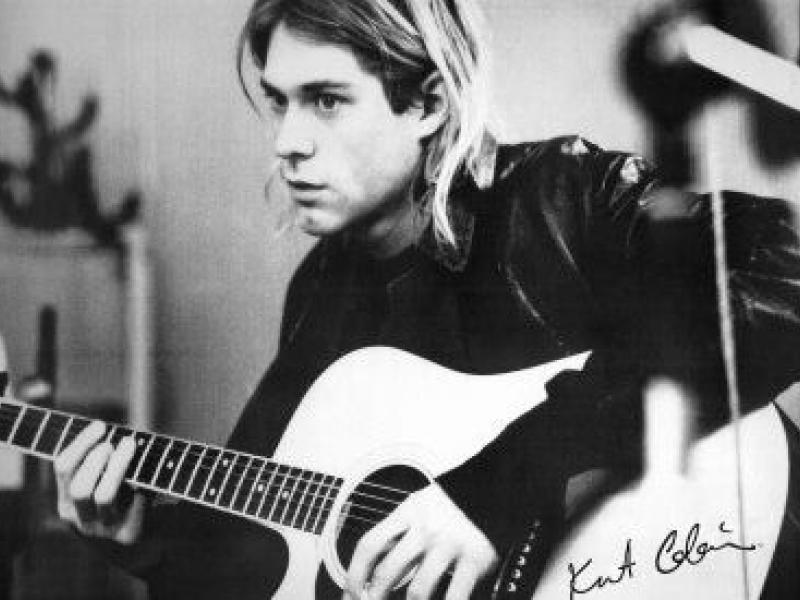 Πάνω από μισό εκατομμύριο δολάρια πωλήθηκε κιθάρα του τραγουδιστή Κερτ Κομπέιν