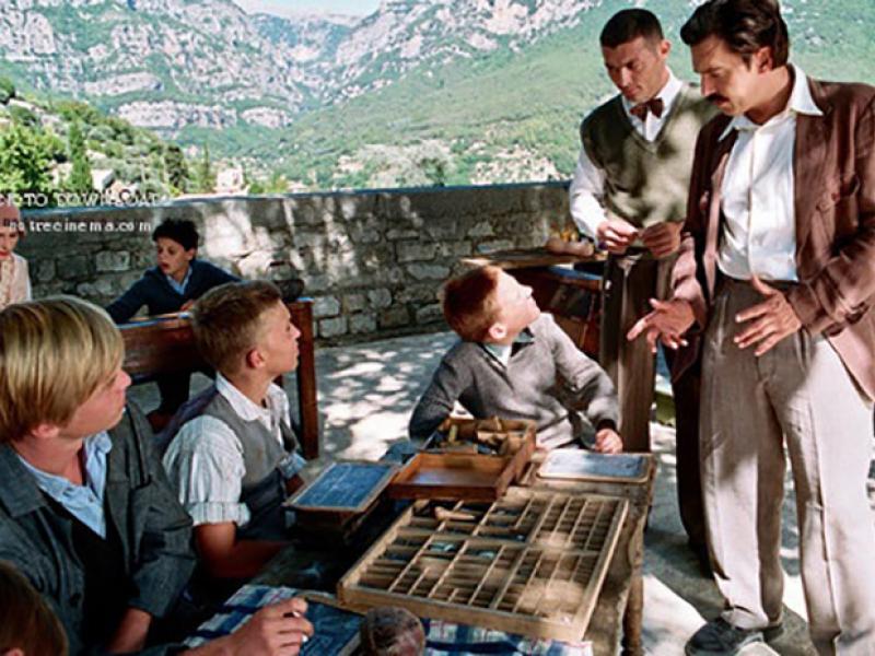 Ο δάσκαλος που άφηνε τα παιδιά να ονειÏεÏονται - Δείτε την ταινία