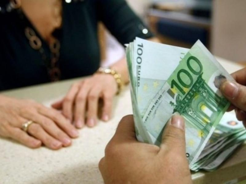 900 ευρώ χριστουγεννιάτικος μποναμάς θα δοθεί στα ευάλωτα νοικοκυριά - Ποιοι θα πάρουν