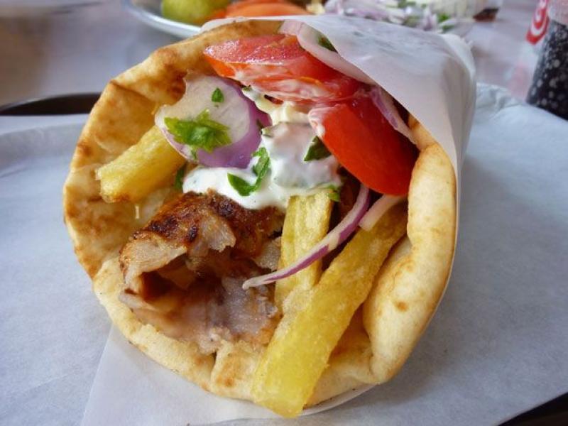 Σουβλάκι από "χρυσάφι" στην Κρήτη: Έσπασε το φράγμα των 6 ευρώ το τυλιχτό - Σε ποιες περιπτώσεις ξεπερνά τα 7 ευρώ