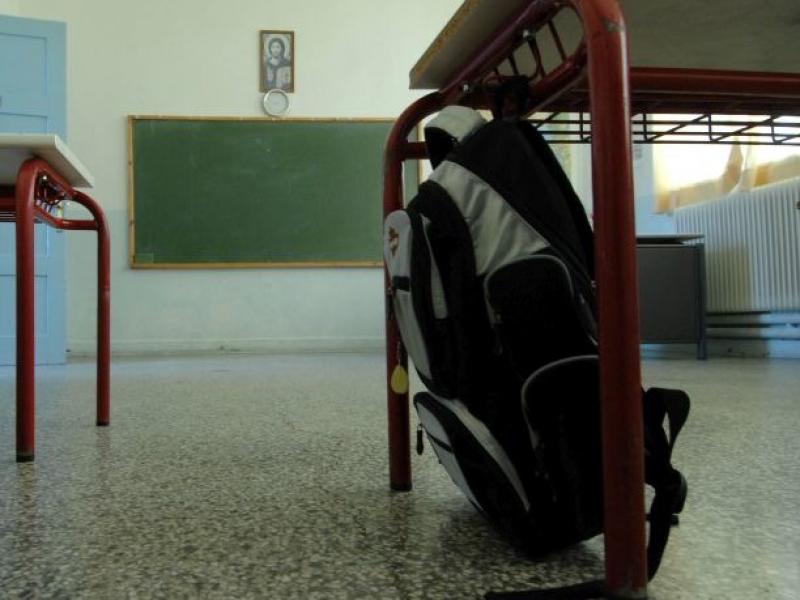 Μαθητές κάνουν μάθημα σε παραπήγματα και προθαλάμους καυστήρων