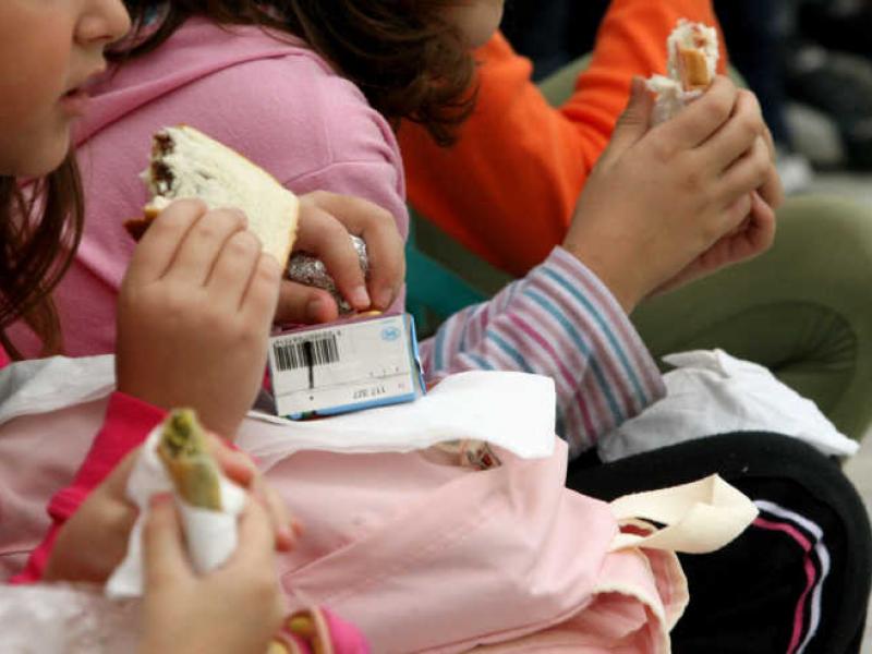 Σχολικά γεύματα: Η λίστα με τα σχολεία όπου θα υλοποιηθεί το πρόγραμμα